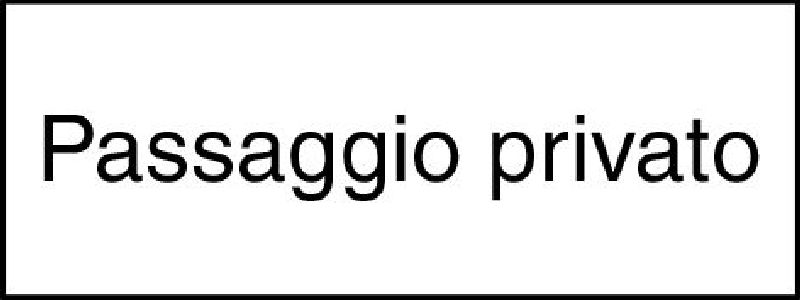 10.330 Zusatztafel EG Grösse cm: 40/20, Text: Passaggio privat