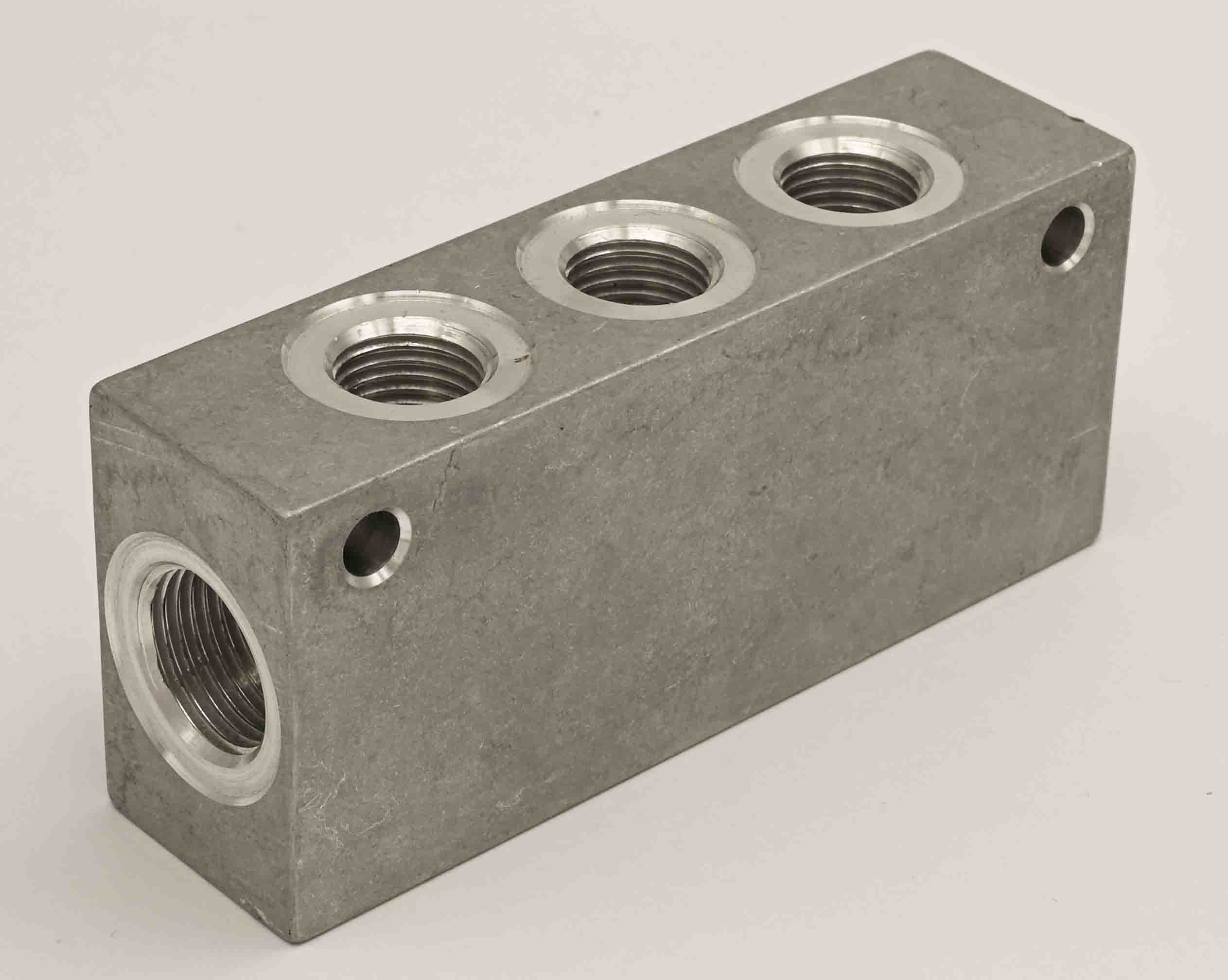 Durchgangsleiste 132 Eingang 3/8", Ausgang 6x 1/4"